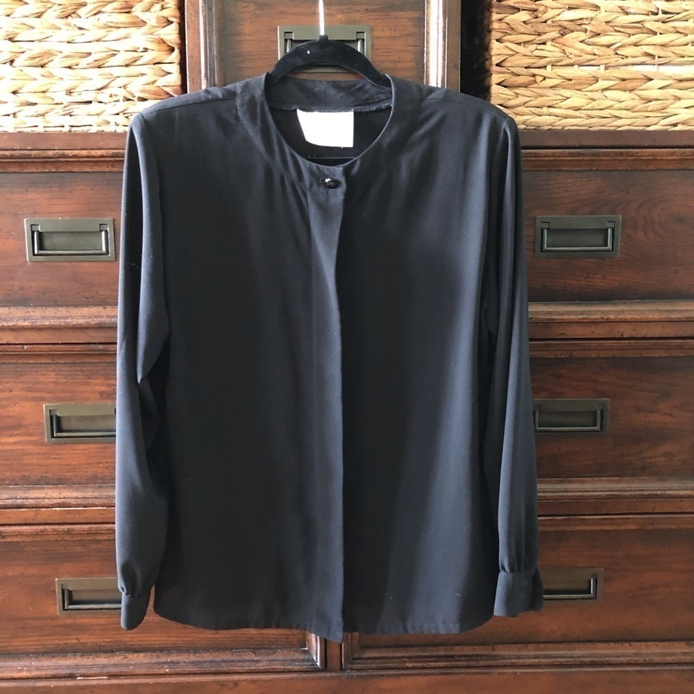 Vintage Pendleton black button down blouse in size 12